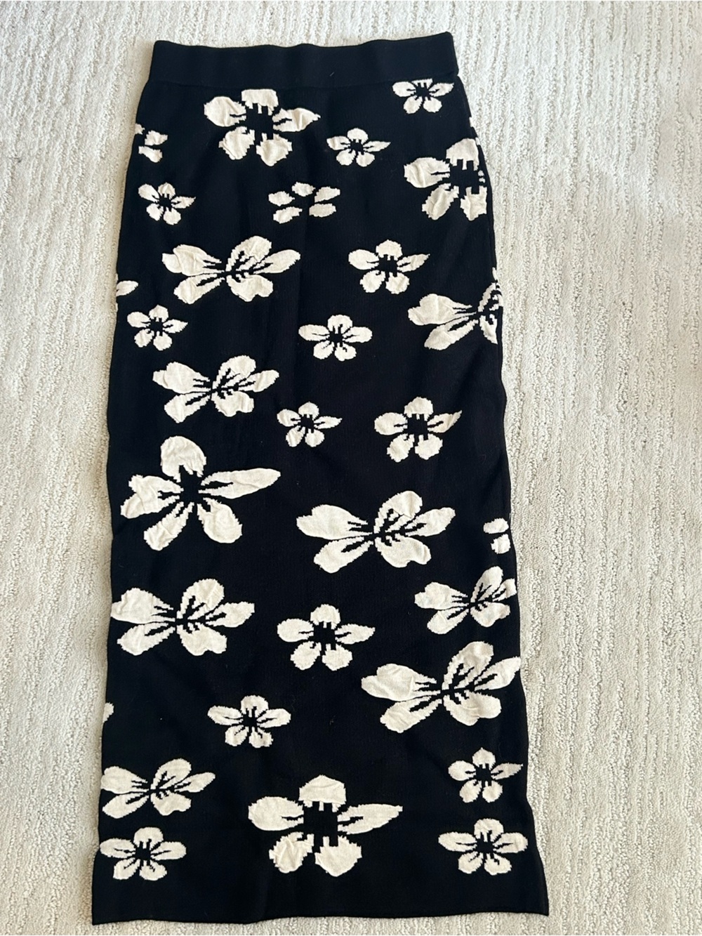 Black & White Floral Knit maxi Pencil Skirt size small: medium